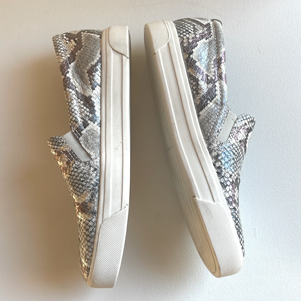 NWOT NATURALIZER AILEEN MERMAID SNAKE PRINT SNEAKERS 7.5 MED DISPLAY PAIR - Picture 12 of 14